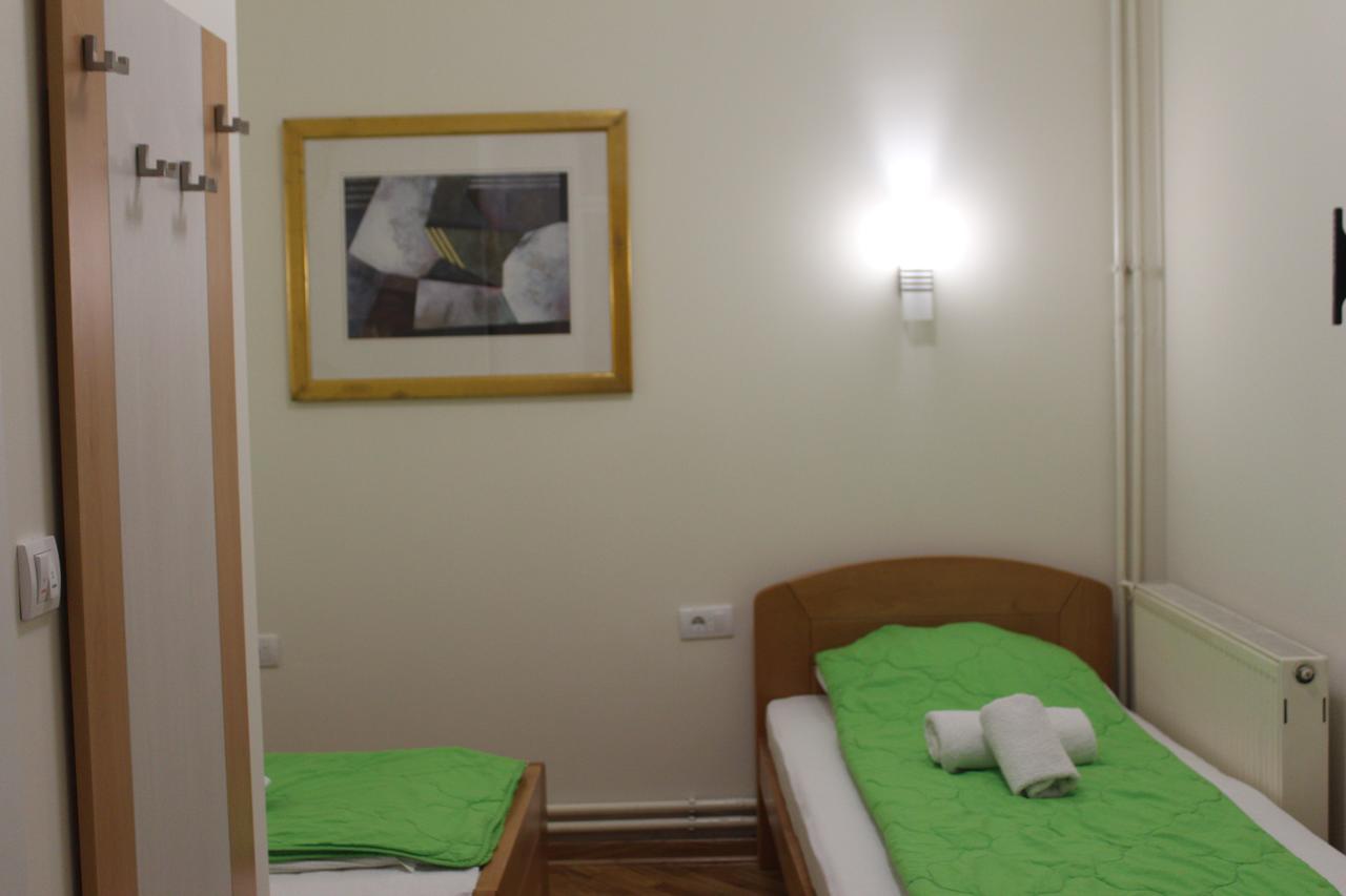 Wake Up Apartments And Rooms Belgrado Exterior foto